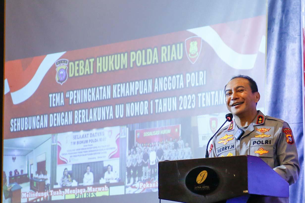 Kapolda Riau Hadiri Pembukaan Lomba Debat Hukum dalam Rangka Sosialisasi KUHP Baru